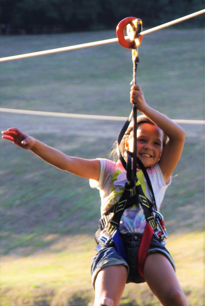 Accrobranche en famille au parc aventure de Fontdouce. Sensations assurées mêmes pour les enfants. 